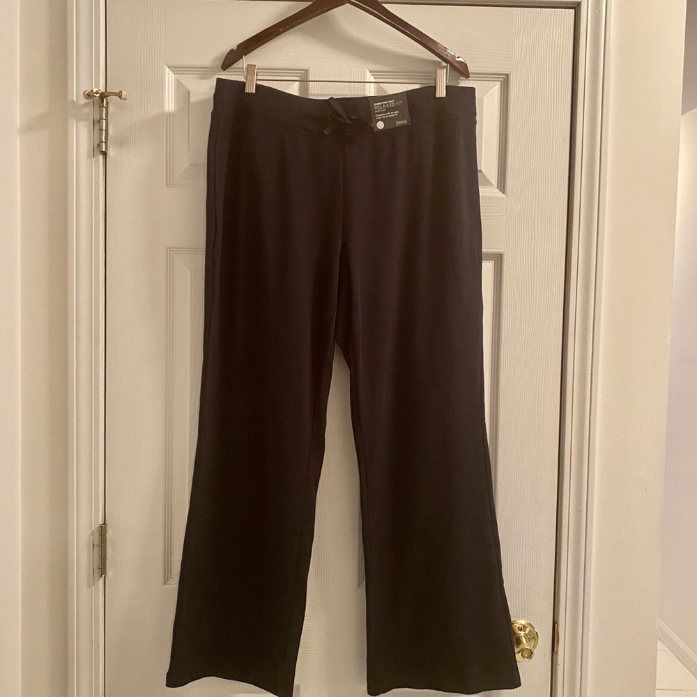 NEW-Avenue Black Knit Pants-Size 14/16